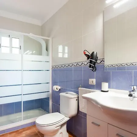Sea & Mountain Views Apt. With Terrace Apartmán